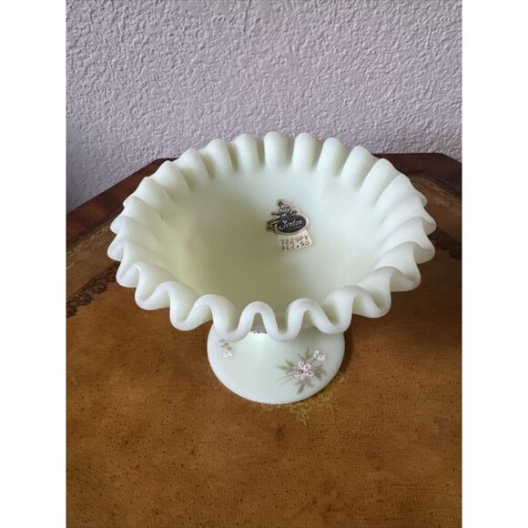 Vtg Fenton Custard Glass Signed Daisy Ruffled Pedestal Compote 7229PY Uranium - Picture 4 of 8